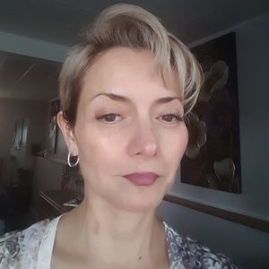 Meet your Posher, Anita maria